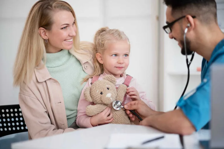 O czym pamiętać wybierajać lekarza pediatrę dla dziecka?